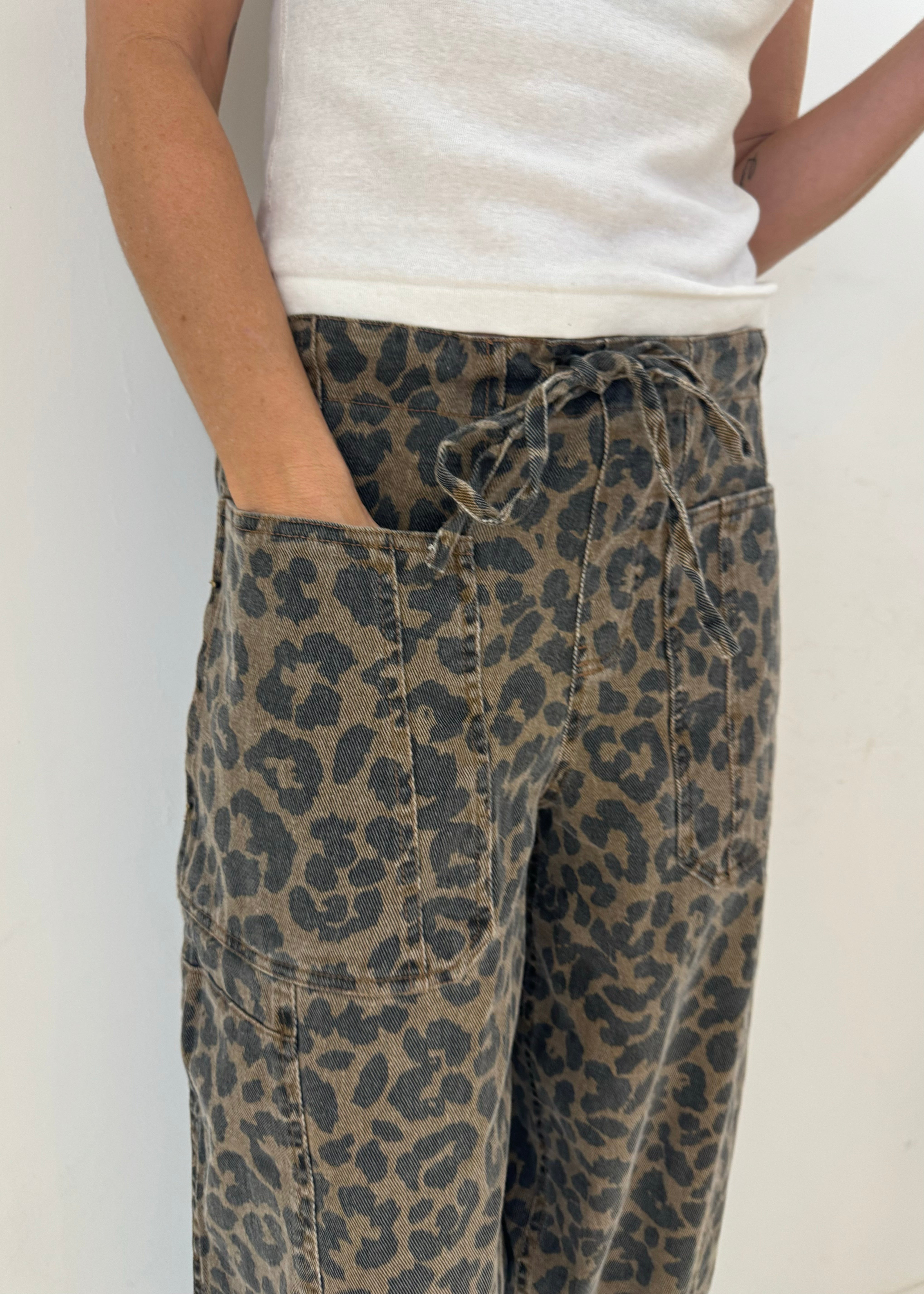 LEOPARD BARREL PANTS