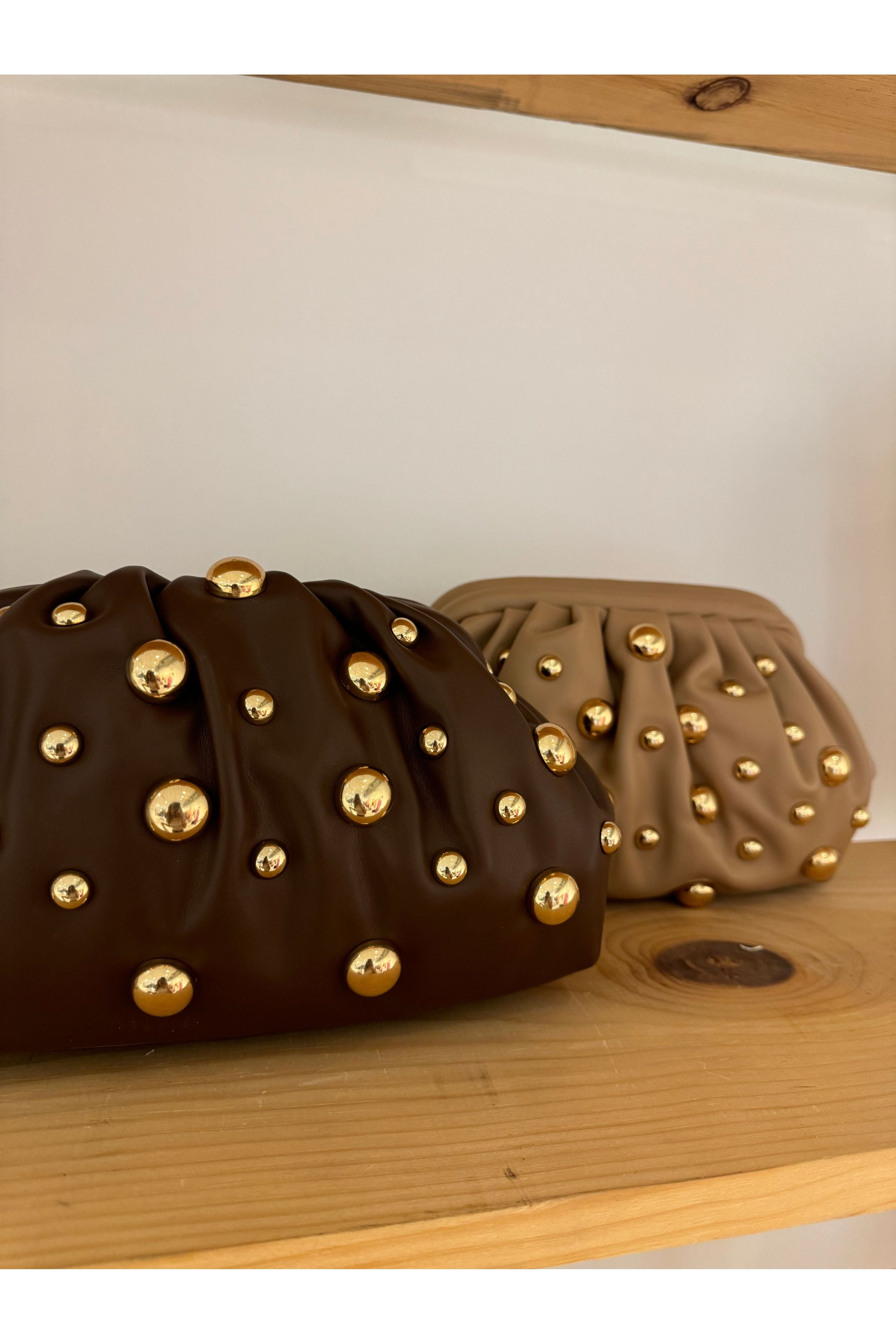 STUDDED CLUTCH