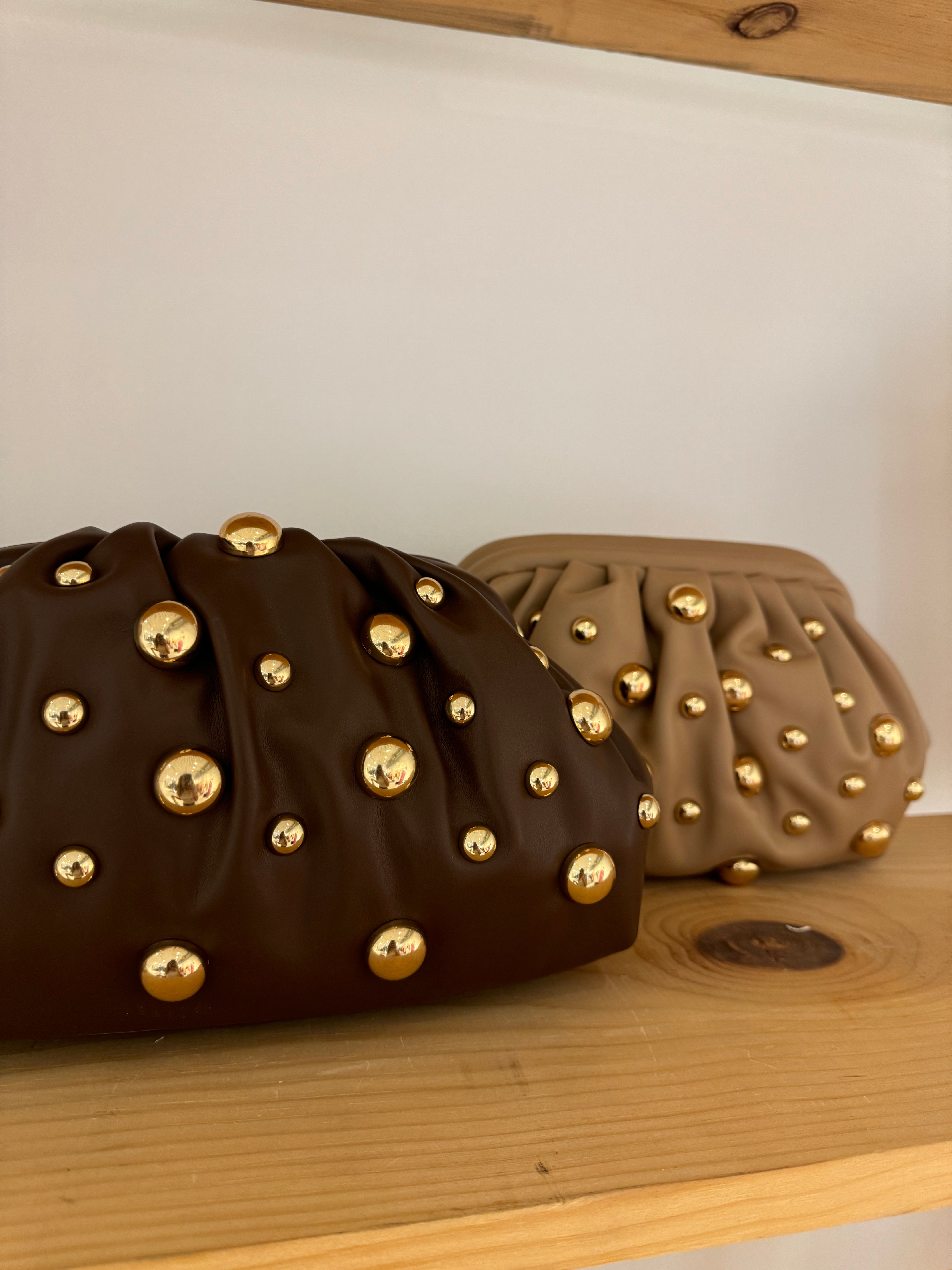 STUDDED CLUTCH