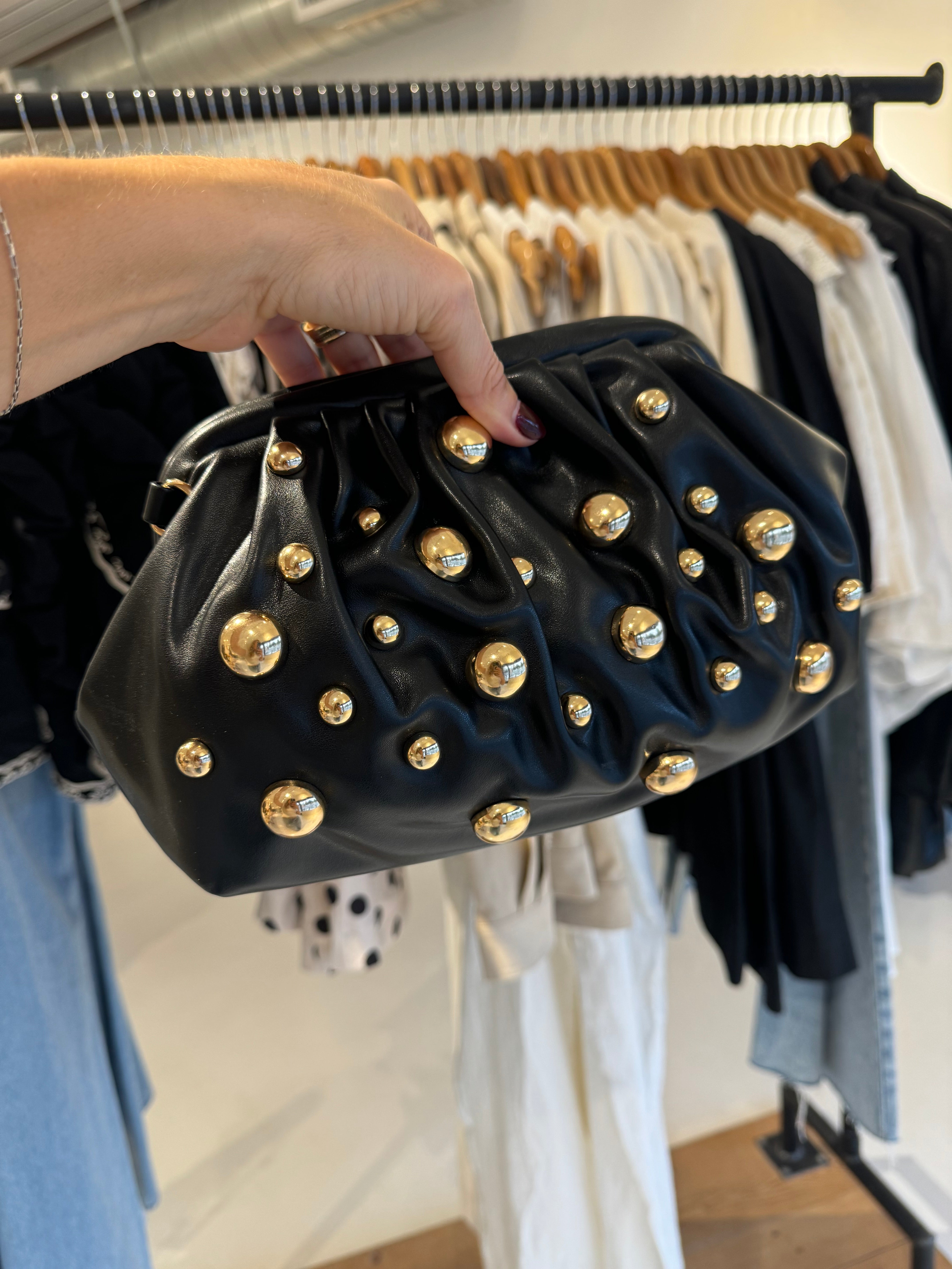 STUDDED CLUTCH